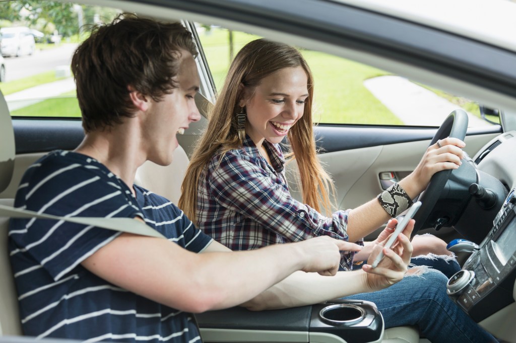 Distracted Teens with phone while driving